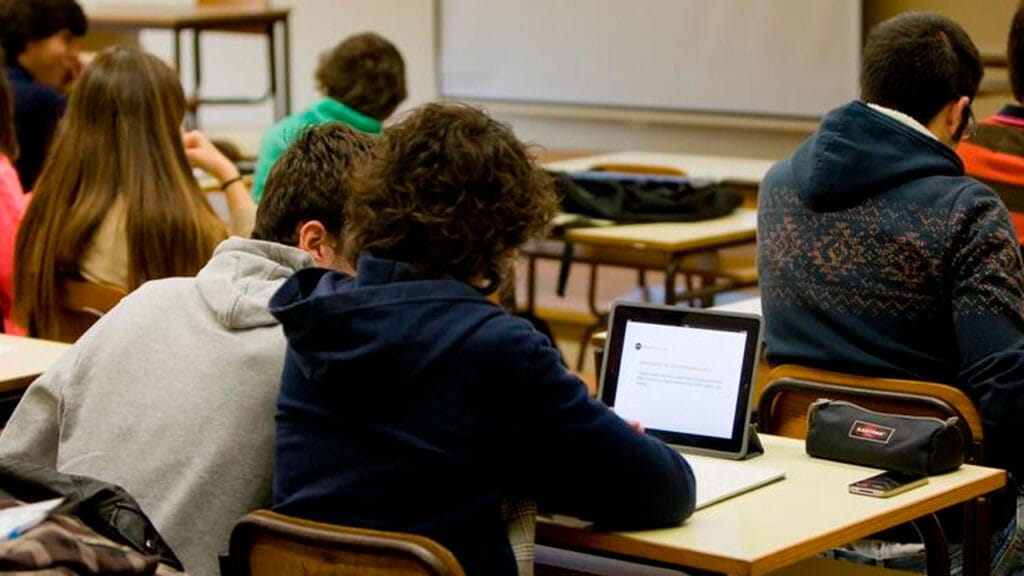 Cursos Superiores com taxa de desemprego ZERO. 11 cbl93