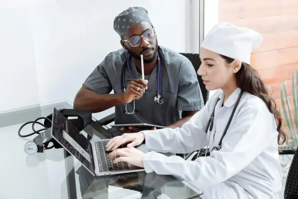 Médico, Quanto Valem Suas Milhas? 9 pexels thirdman 5327649 1024x683 1
