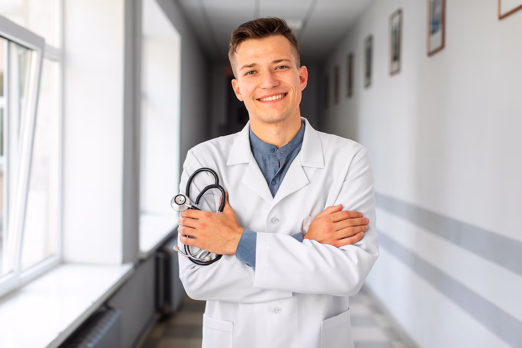 Blog 3 retrato do jovem medico segurando o estetoscopio 23 2148352015