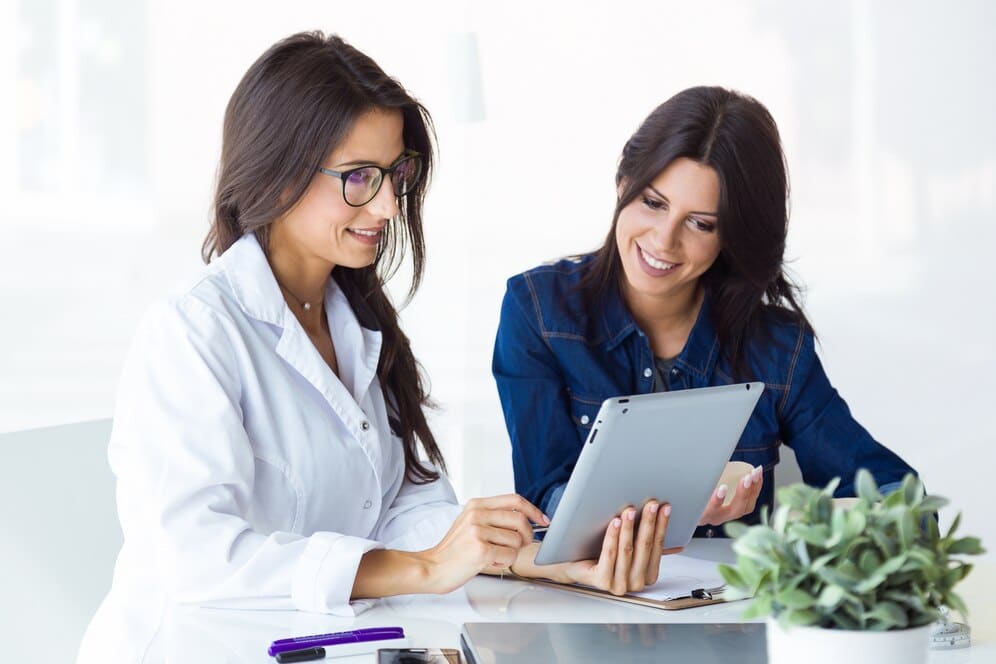 consultoria auxiliando médicos a emigrar