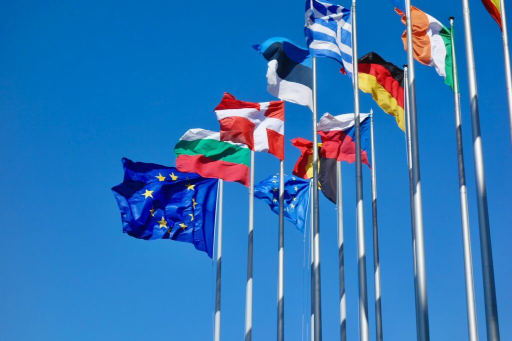 6 erros que médicos brasileiros cometem ao planejar uma carreira internacional – bandeiras da União Europeia e dos países europeus, mobilidade profissional a partir de Portugal